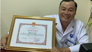 Người thầy thuốc 'anh hùng hiến máu'