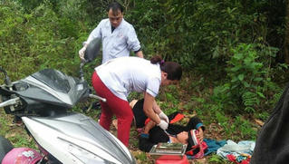 Thai phụ trở dạ sinh con sát bìa rừng