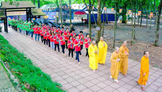 Trào lưu thanh niên “sống chậm” nơi cửa tự