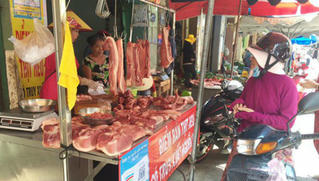 Giá lợn hơi nhích nhẹ, thịt gà và cá tăng cao
