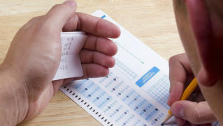 Che đậy sự thật đâu phải nhân văn