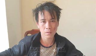 Cháu bé bị bố dùng búa đánh vào đầu may mắn thoát chết 