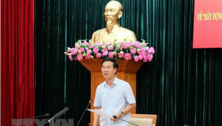 Xây dựng và phát triển văn hóa, con người luôn đòi hỏi cả việc xây và chống