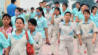 Tăng tuổi nghỉ hưu: Làm gì để không gây sốc?