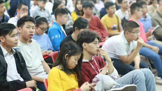 Quy tắc ứng xử trong cơ sở giáo dục: Điều gì sẽ xảy ra khi học sinh phải im lặng?