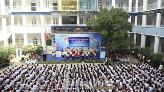 Tuyên truyền phòng, chống bạo lực và xâm hại trẻ em vào giờ chào cờ