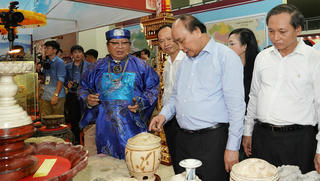 Thủ tướng tham quan Triển lãm “Thanh Hóa xưa và nay”