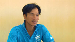 Thầy giáo dâm ô nữ sinh trong quán cà phê