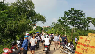 Người đàn ông tử vong bất thường trên đường làng