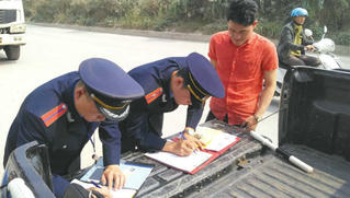 Quận Nam Từ Liêm tăng cường xử lý vi phạm vệ sinh môi trường sau phản ảnh của Báo PLVN