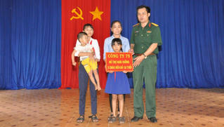 Hơn 400 triệu đồng hỗ trợ 3 cháu mồ côi cha mẹ