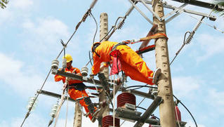 Luẩn quẩn bài toán phát triển kinh tế và nguồn vốn cho điện