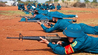 Tránh 'chính quy hóa' lực lượng dân quân tự vệ