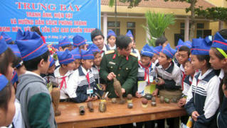 Dạy trẻ em cách tránh bom, mìn: Càng cụ thể càng bớt tò mò