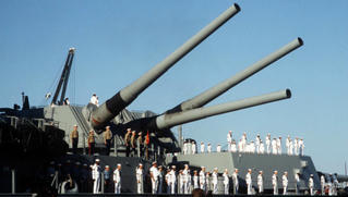 Sự cố cướp mạng 47 thủy thủ chiến hạm USS Iowa