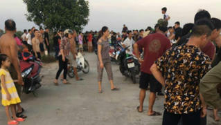 Ba cháu nhỏ đi tắm sông bị đuối nước thương tâm