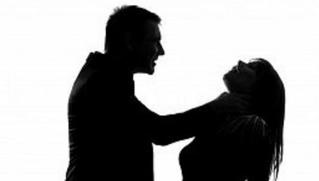 Nghịch tử cố sát mẹ trong nhà tắm 