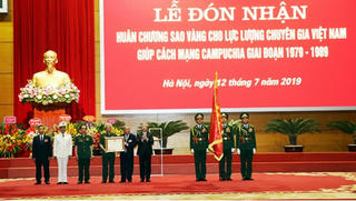 Các chuyên gia Việt Nam sang giúp Campuchia: Vinh dự đón nhận Huân chương Sao Vàng
