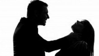 Truy tìm nghi phạm sát hại vợ ở Hòa Bình