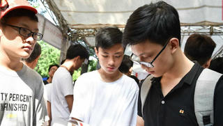 Nhìn lại Kỳ thi THPT quốc gia 2019: Tại sao tiếng Anh suýt… 'đội sổ'?