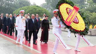 Lãnh đạo Đảng, Nhà nước dâng hương tưởng niệm các anh hùng liệt sĩ