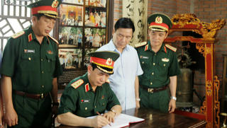 Quân đội trân trọng tri ân các Anh hùng liệt sĩ