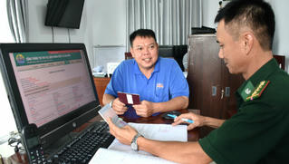 Thực hiện thủ tục biên phòng điện tử tại các cửa khẩu