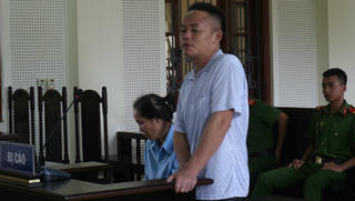 Trưởng bản ham tiền nhận án tử 