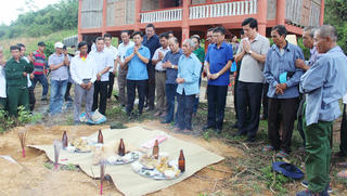 Ngược bến sông Giăng