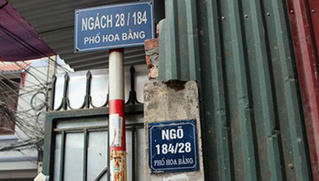 Hà Nội rà soát, xử lý việc tự ý gắn biển số nhà và biển chỉ dẫn công cộng