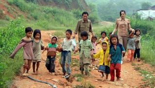 Trẻ em gái và trẻ em trai Việt Nam có nguy cơ bị buôn bán như nhau
