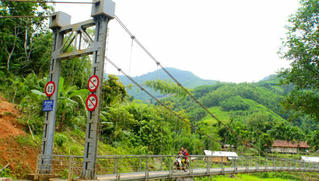 Hội chứng viêm da dày sừng bàn tay: “Món nợ” của ngành Y với Làng Rêu