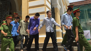 Nhóm cướp 'nhí' chuyên nhắm vào cửa hàng tiện ích lĩnh án