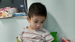 Nhật ký đẫm nước mắt của người cha cạo đầu cùng con chiến đấu với ung thư