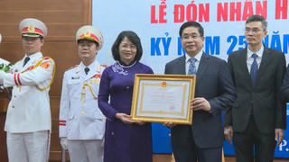 Bệnh viện ĐH Y Dược TP HCM đón nhận Huân chương lao động hạng Nhất