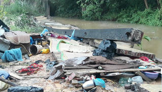 Đổ tường sau mưa lớn, 3 thợ xây tử vong