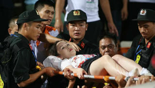 Đối tượng bắn pháo làm nữ cổ động viên bị thương thấy ân hận