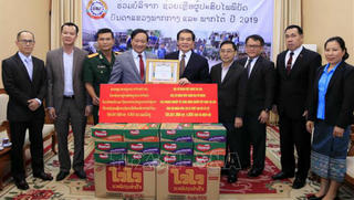 Lào tiếp nhận hỗ trợ của cộng đồng người Việt khắc phục thiên tai
