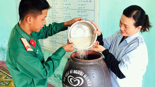 Toàn quân chung tay vì người nghèo