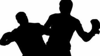 Anh đâm chết em họ rồi tự sát trước sân nhà