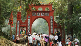 Nghiêm cẩn với di tích, thành kính với cha ông