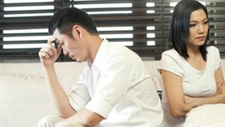 Nhà có 4 người chia làm hai phe