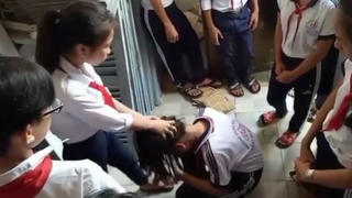 Bạo lực học đường: Trách nhiệm cha mẹ, ông bà ở đâu?