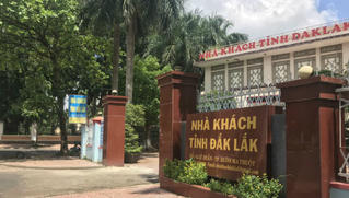 “Hồn bà Thảo, da bà Sa” - vì đâu 'hotgirl gội đầu' thành cán bộ to trong tỉnh ủy?