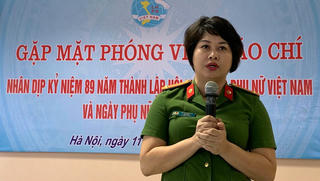 Mối ân tình phía sau người phụ nữ