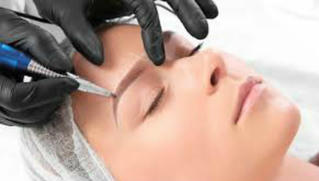 Nữ bệnh nhân 65 tuổi hôn mê sau khi xăm chân mày