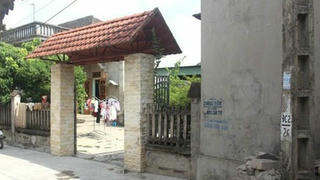 Chồng chém vợ và bạn trai của vợ trọng thương 