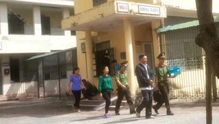 Bắt vợ Giám đốc Bệnh viện tâm thần cùng 4 y, bác sĩ