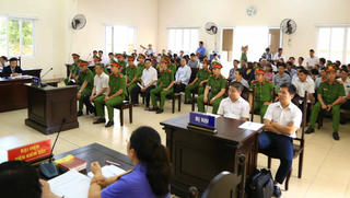 Nhiều “góc khuất vô lý” trong vụ bắt Bí thư Bến Cát