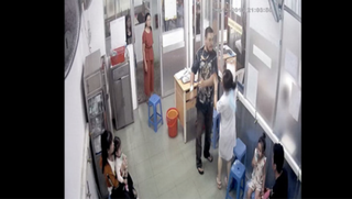 Nữ điều dưỡng bị cha của bệnh nhi đánh gãy xương hàm